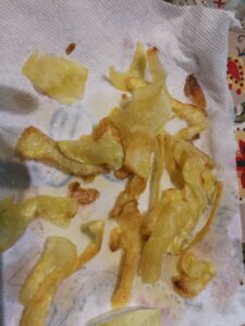 fried potato peel crisps